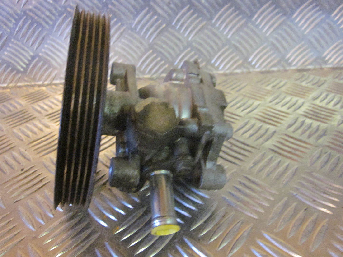 Mitsubishi Lancer Servopumpe Med OEM Nr. Ophugger Fra Mitsubishi Ophugger