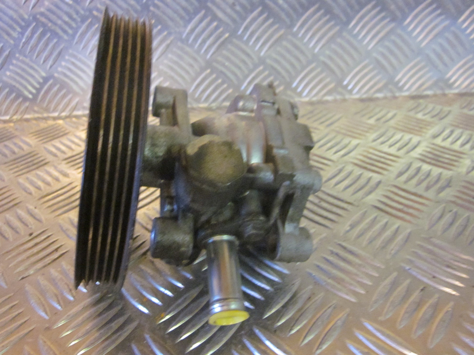 Mitsubishi Lancer Servopumpe Med OEM Nr. Ophugger Fra Mitsubishi Ophugger