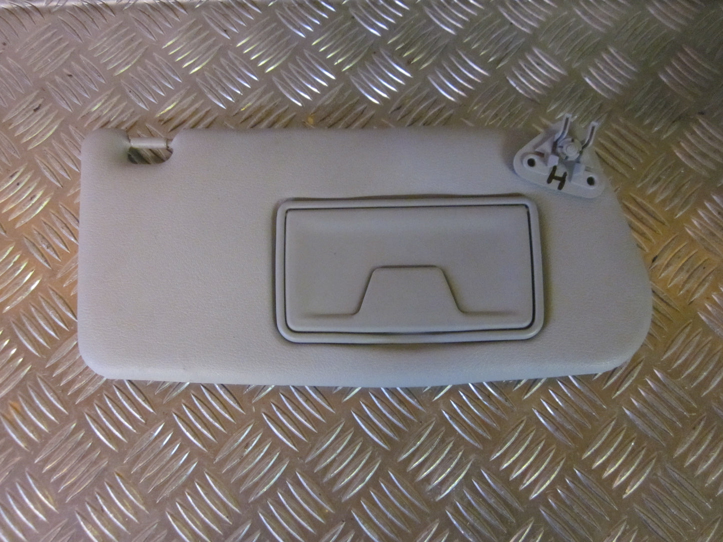 Mitsubishi Lancer Solskærm Med OEM Nr. Ophugger Fra Mitsubishi Ophugger