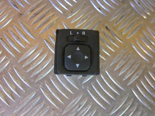 Mitsubishi Lancer Kontakt Sidespejl Med OEM Nr. Ophugger Fra Mitsubishi Ophugger