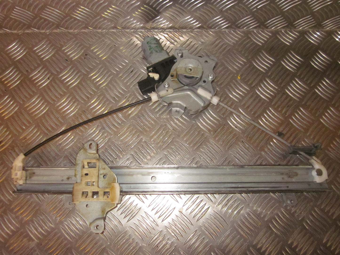 Mitsubishi Lancer Rudemotor - Rudehejs Med OEM Nr. Ophugger Fra Mitsubishi Ophugger