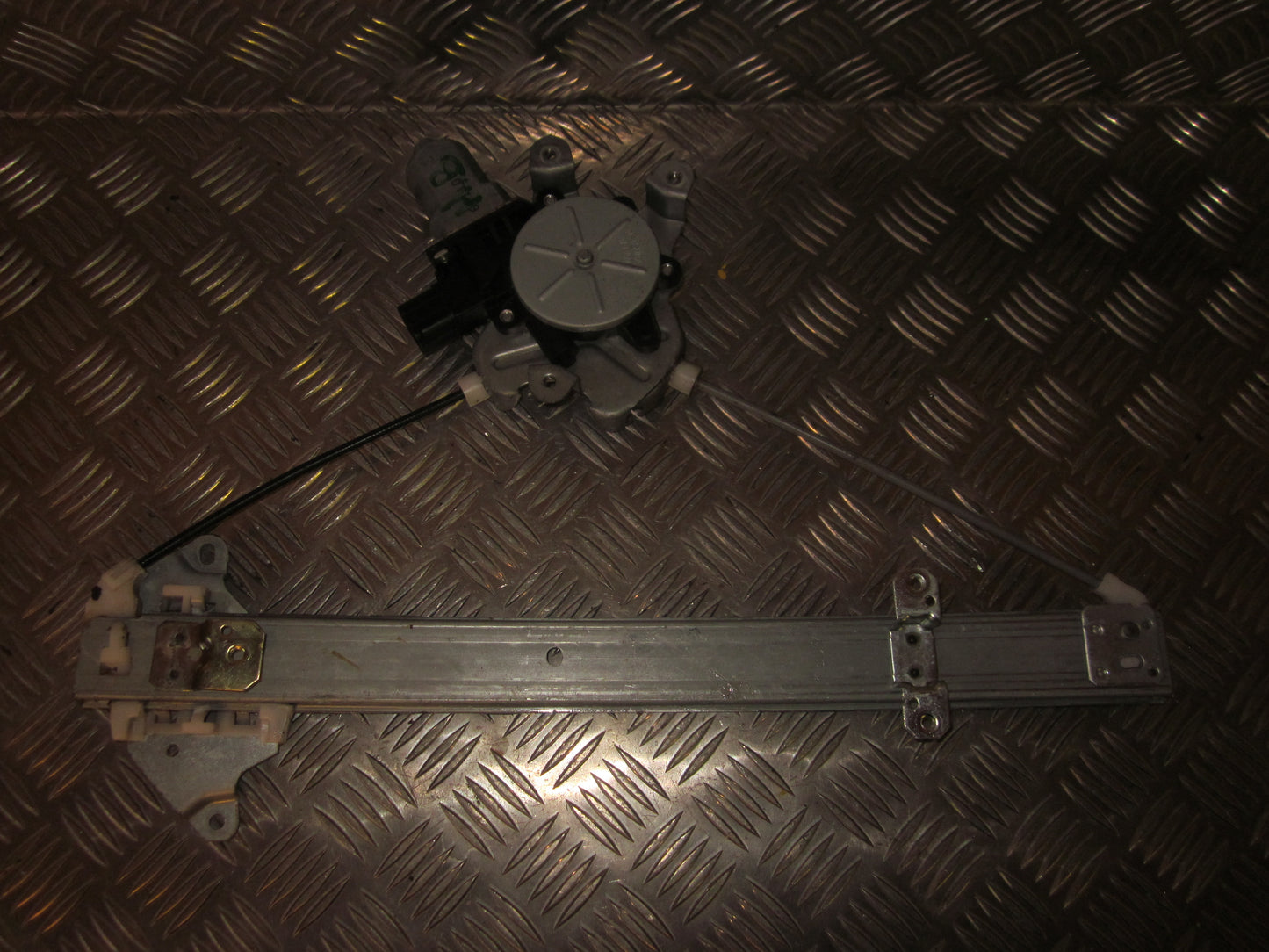 Mitsubishi Lancer Rudemotor - Rudehejs Med OEM Nr. Ophugger Fra Mitsubishi Ophugger