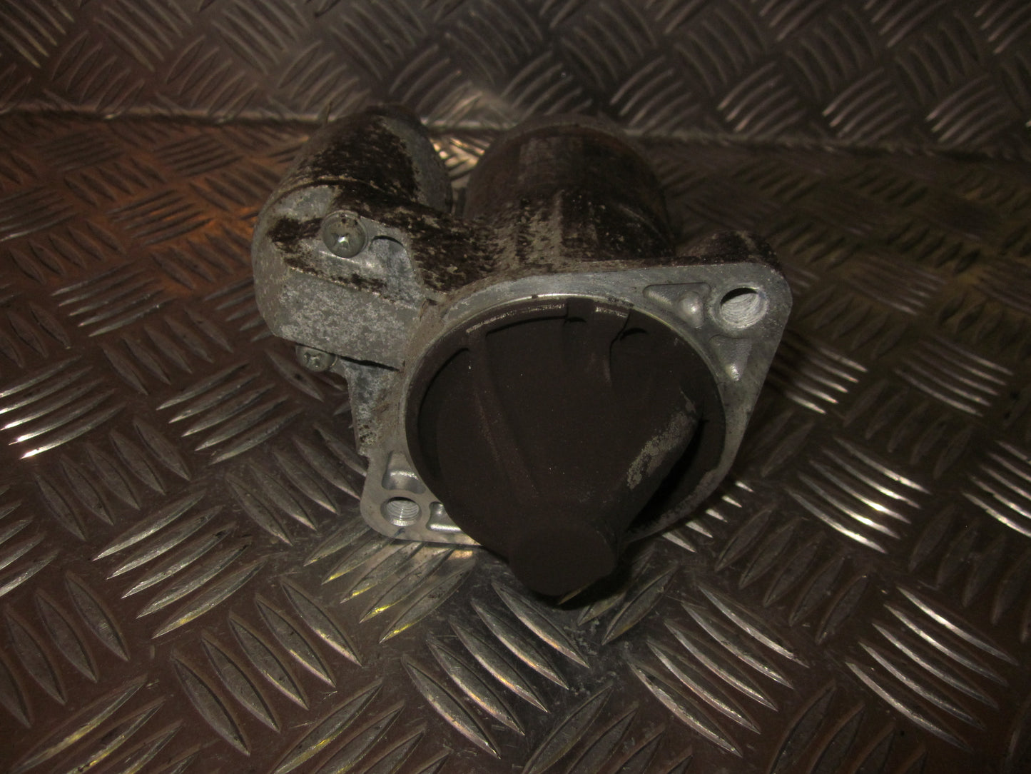 Mitsubishi Lancer Starter Med OEM Nr. M000T30771 Fra Mitsubishi Ophugger