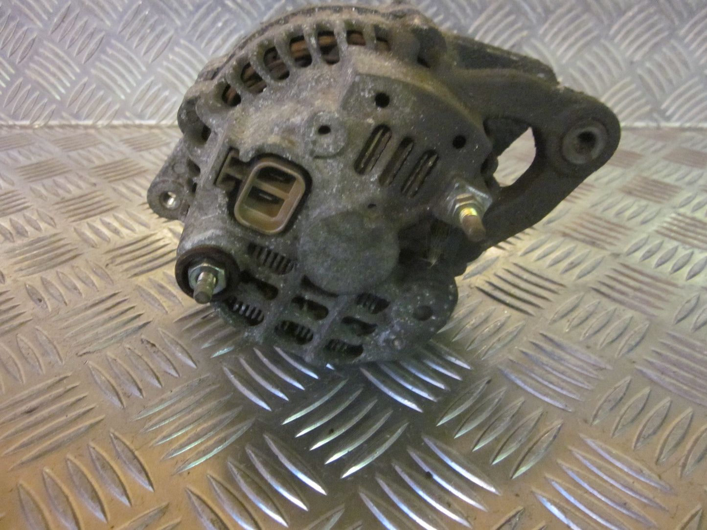 Mitsubishi Colt CA Generator Med OEM Nr. A5T67591 Fra Mitsubishi Ophugger