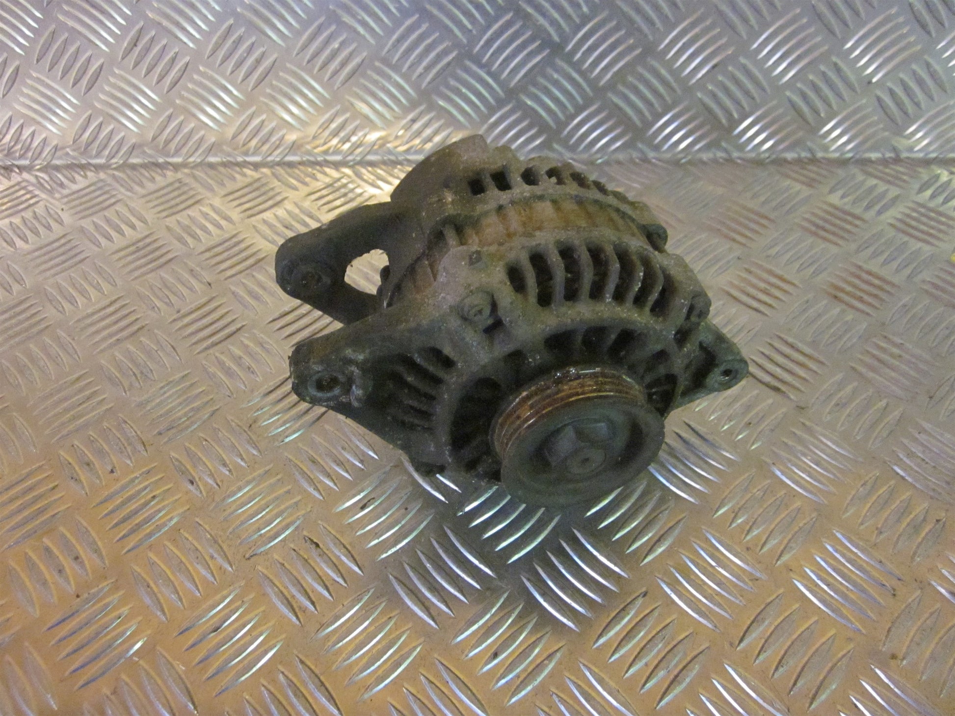 Mitsubishi Colt CA Generator Med OEM Nr. A5T67591 Fra Mitsubishi Ophugger