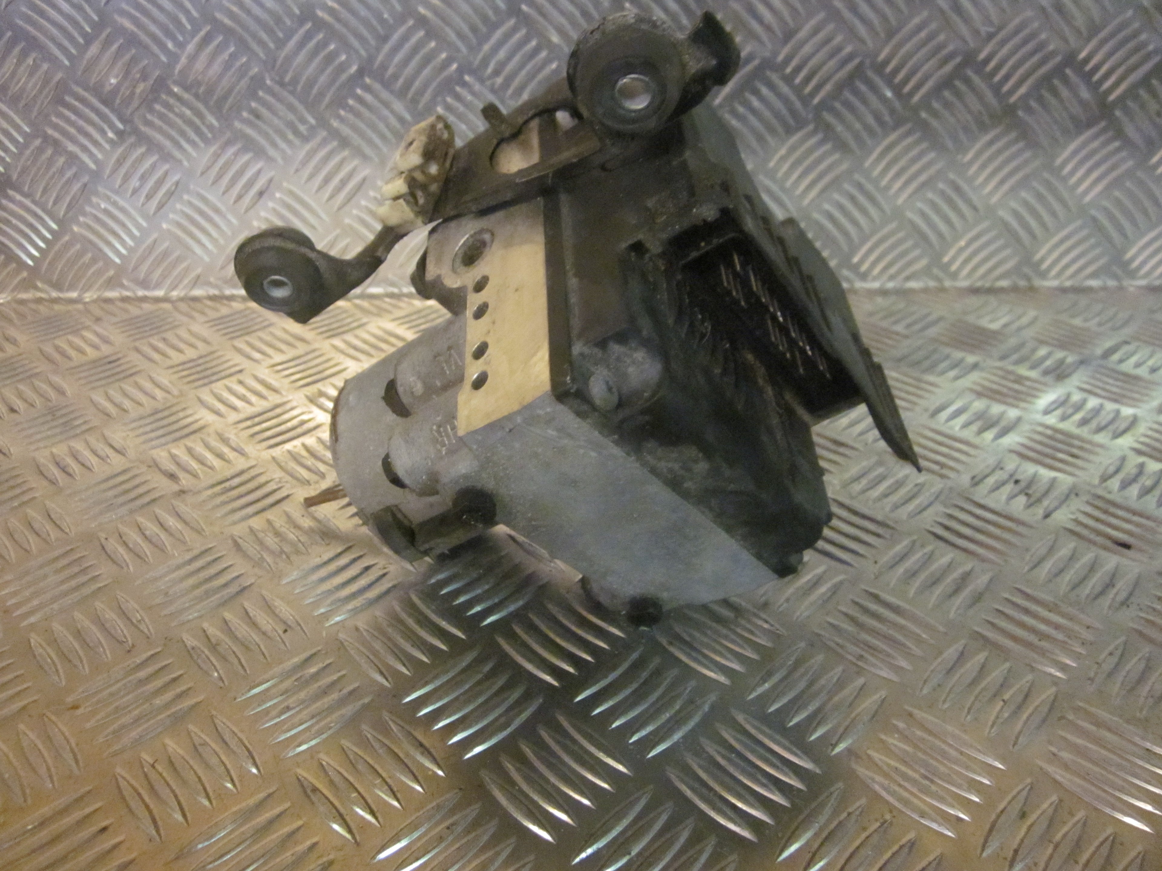 Audi A4 ABS Pumpe Med OEM Nr. 8D0614111 Fra Audi Ophugger