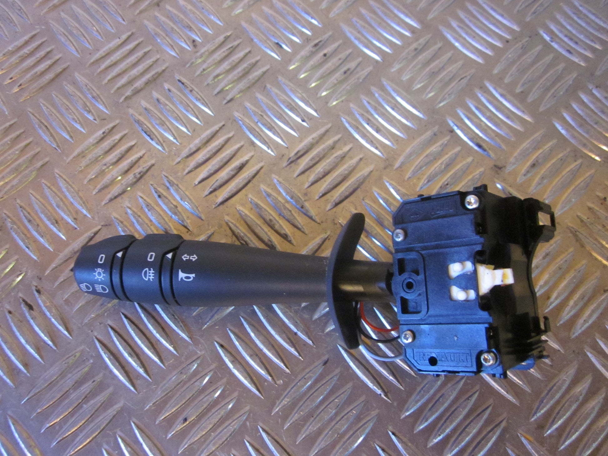 Renault Twingo 2 Kontakt Blink Med OEM Nr. Ophugger Fra Renault Ophugger
