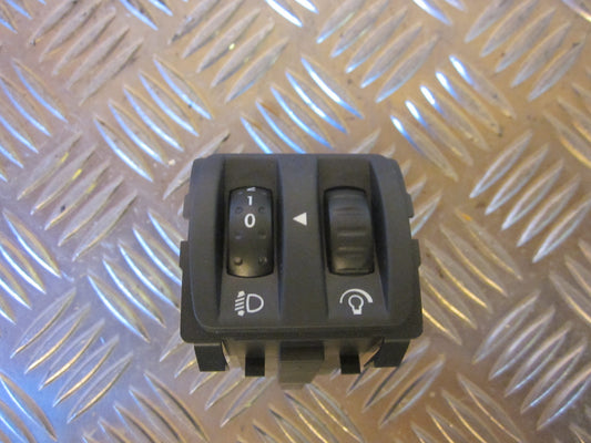 Renault Twingo 2 Kontakt Lygtejustering Med OEM Nr. Ophugger Fra Renault Ophugger
