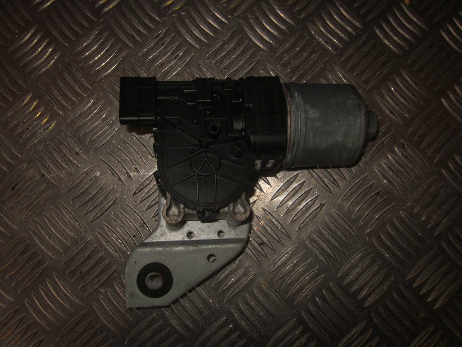 Renault Twingo 2 Viskermotor Med OEM Nr. 0390241541 Fra Renault Ophugger
