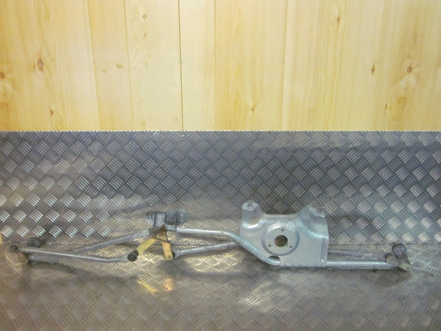 Ford Galaxy Viskertræk Med OEM Nr. Ophugger Fra Ford Ophugger