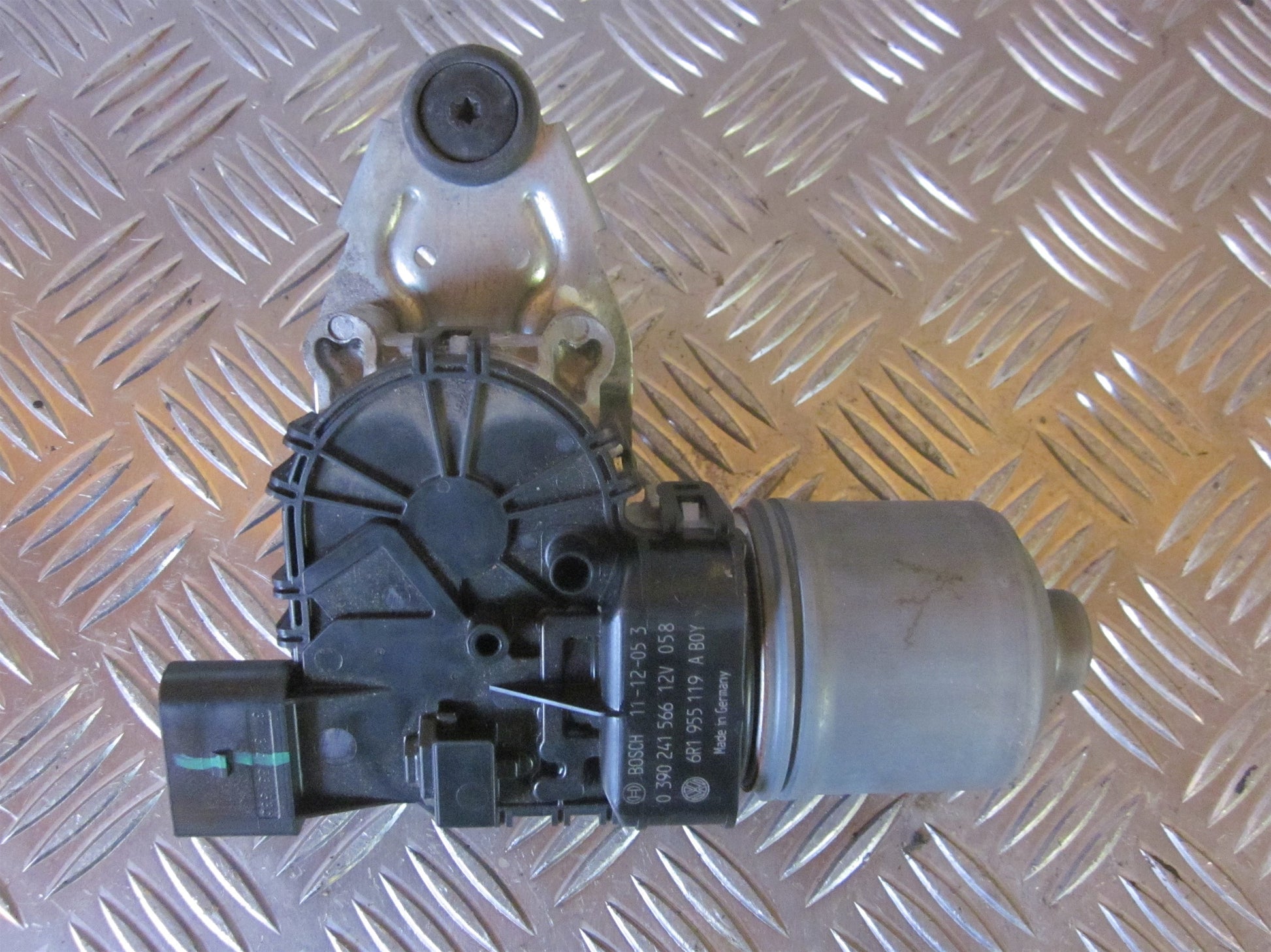 VW UP Viskermotor Med OEM Nr. 0390241566 Fra VW Ophugger