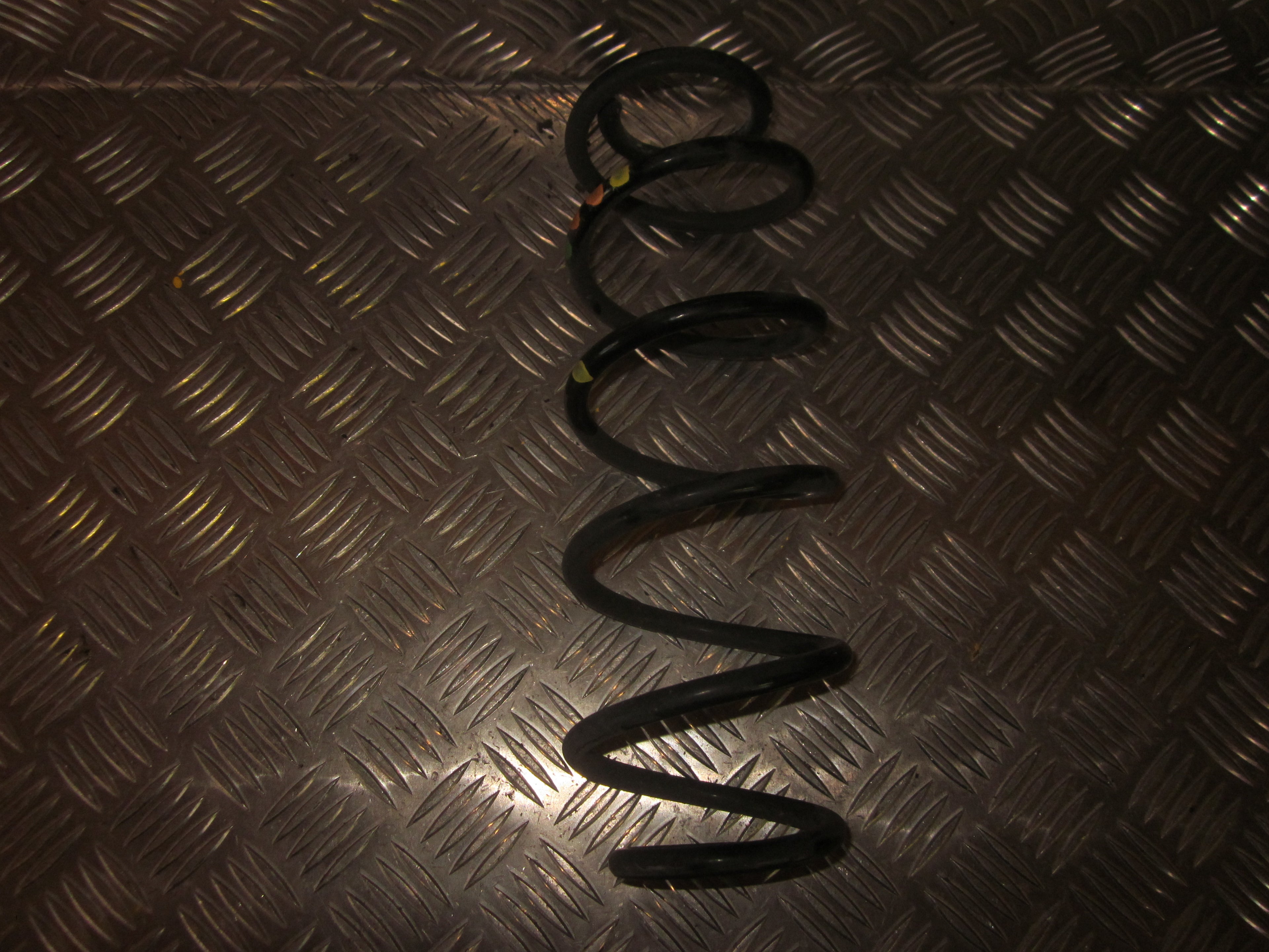 VW Up Bagfjeder Spiral Med OEM Nr. 1S0511115AJ Fra VW Ophugger