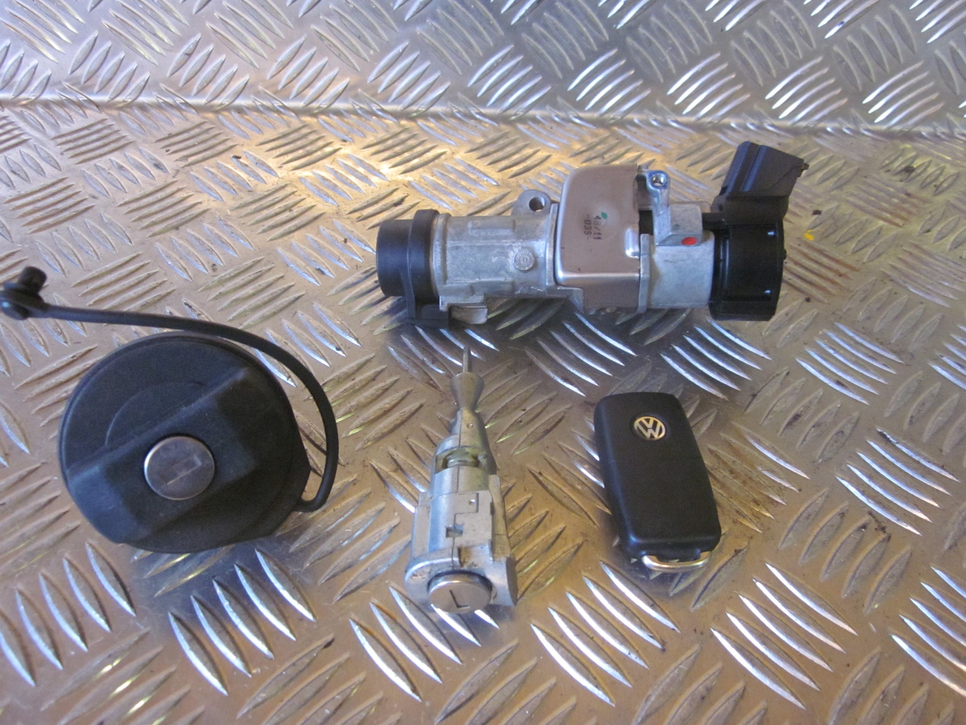 VW UP Låsesæt  Med OEM Nr. 6R0905851B Fra VW Ophugger