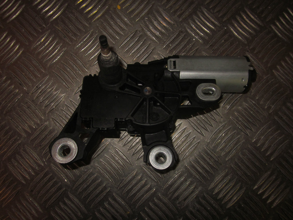 Audi A3 Bagrudevisker Motor Med OEM Nr. Ophugger Fra Audi Ophugger