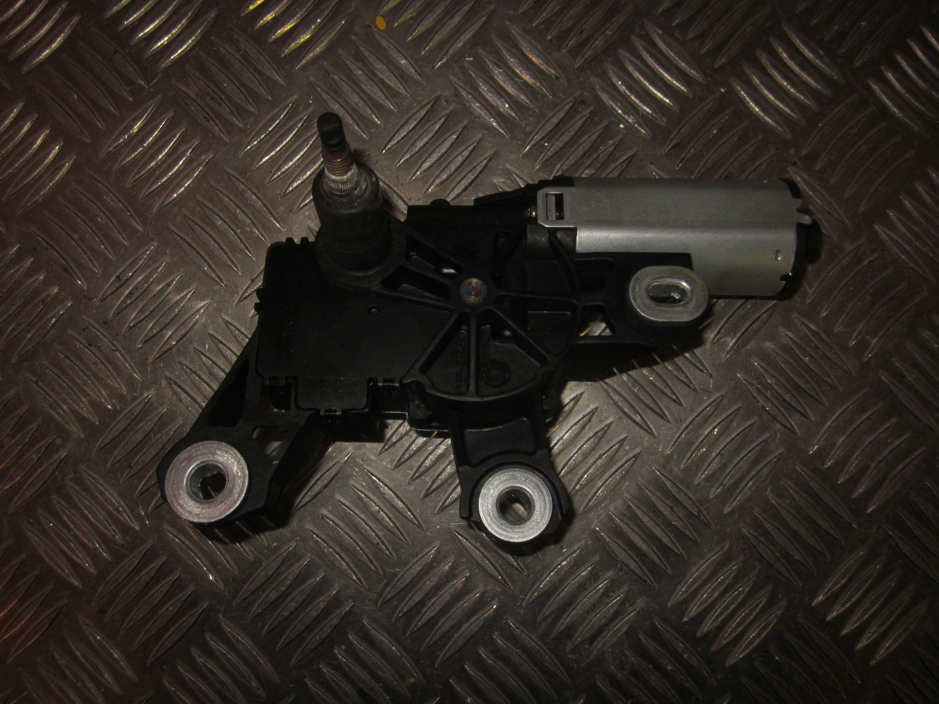 Audi A3 Bagrudevisker Motor Med OEM Nr. Ophugger Fra Audi Ophugger
