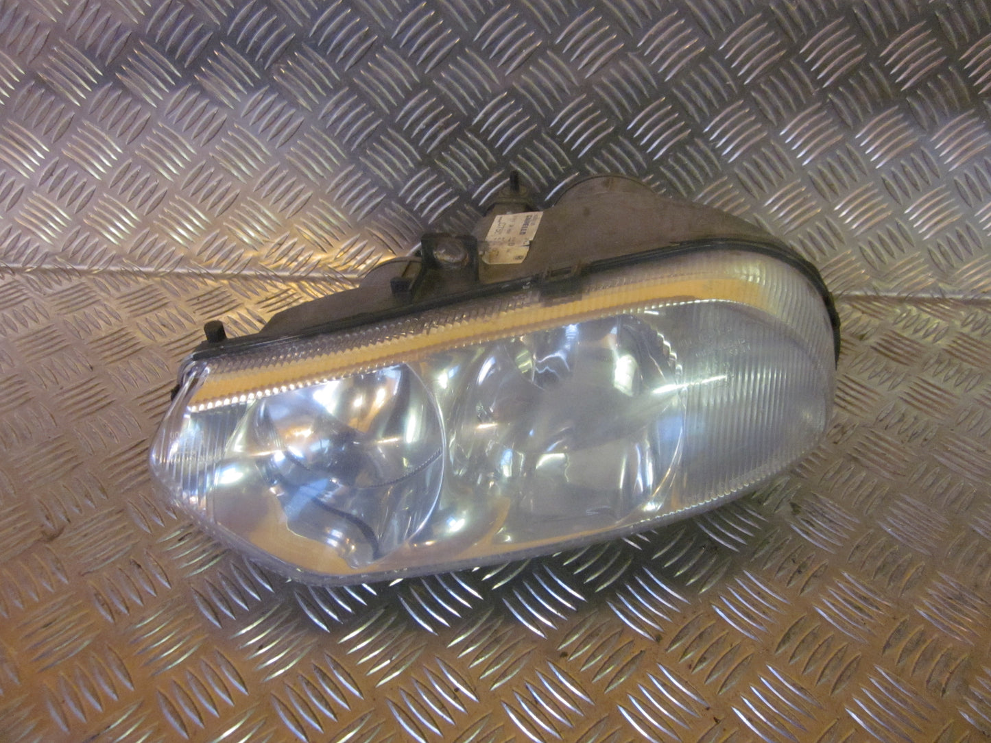 Alfa Romeo 156 Forlygte Med OEM Nr. Ophugger Fra Alfa Romeo Ophugger