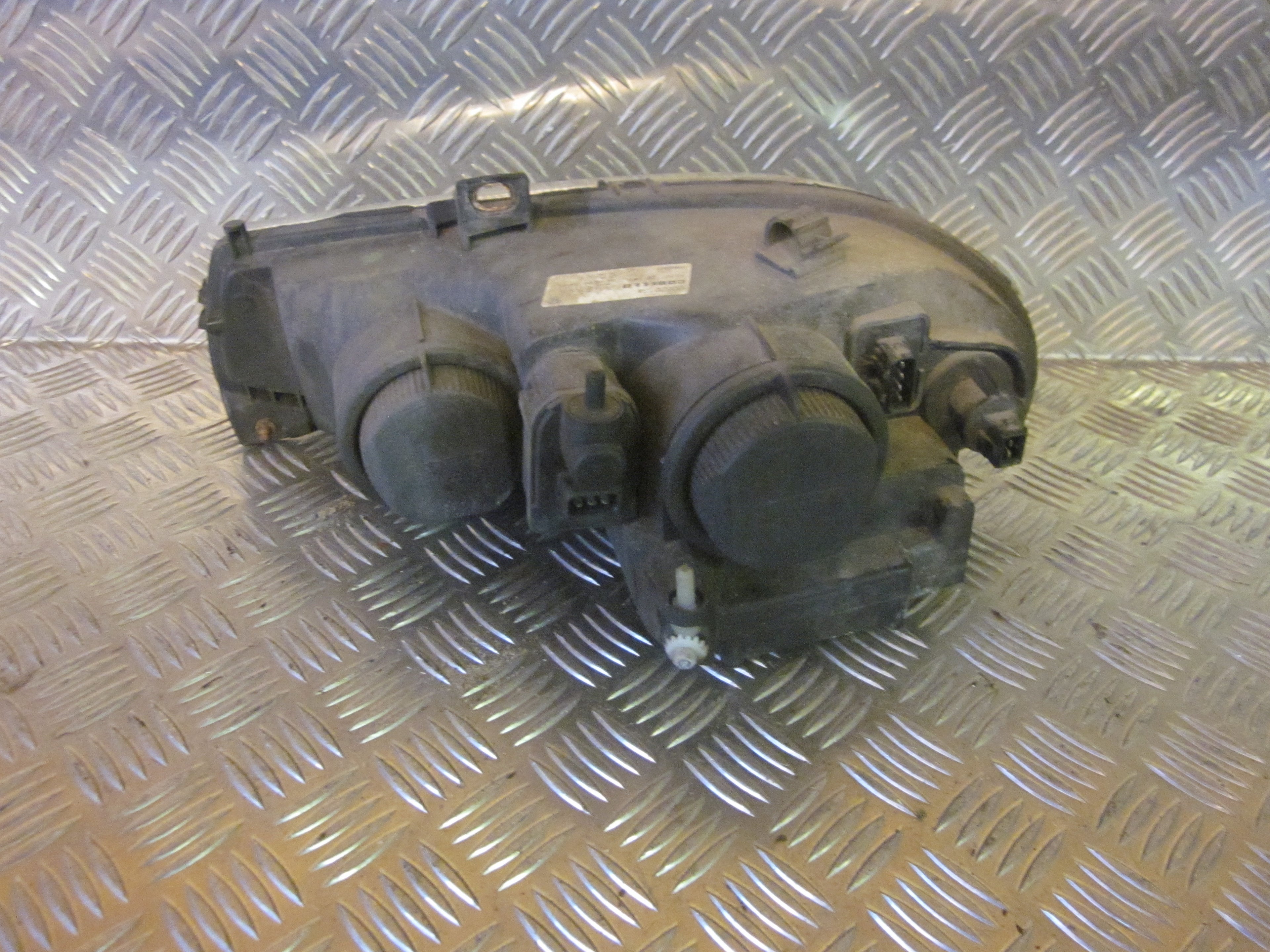 Alfa Romeo Alfa 156 Forlygte Med OEM Nr. Ophugger Fra Alfa Romeo Ophugger
