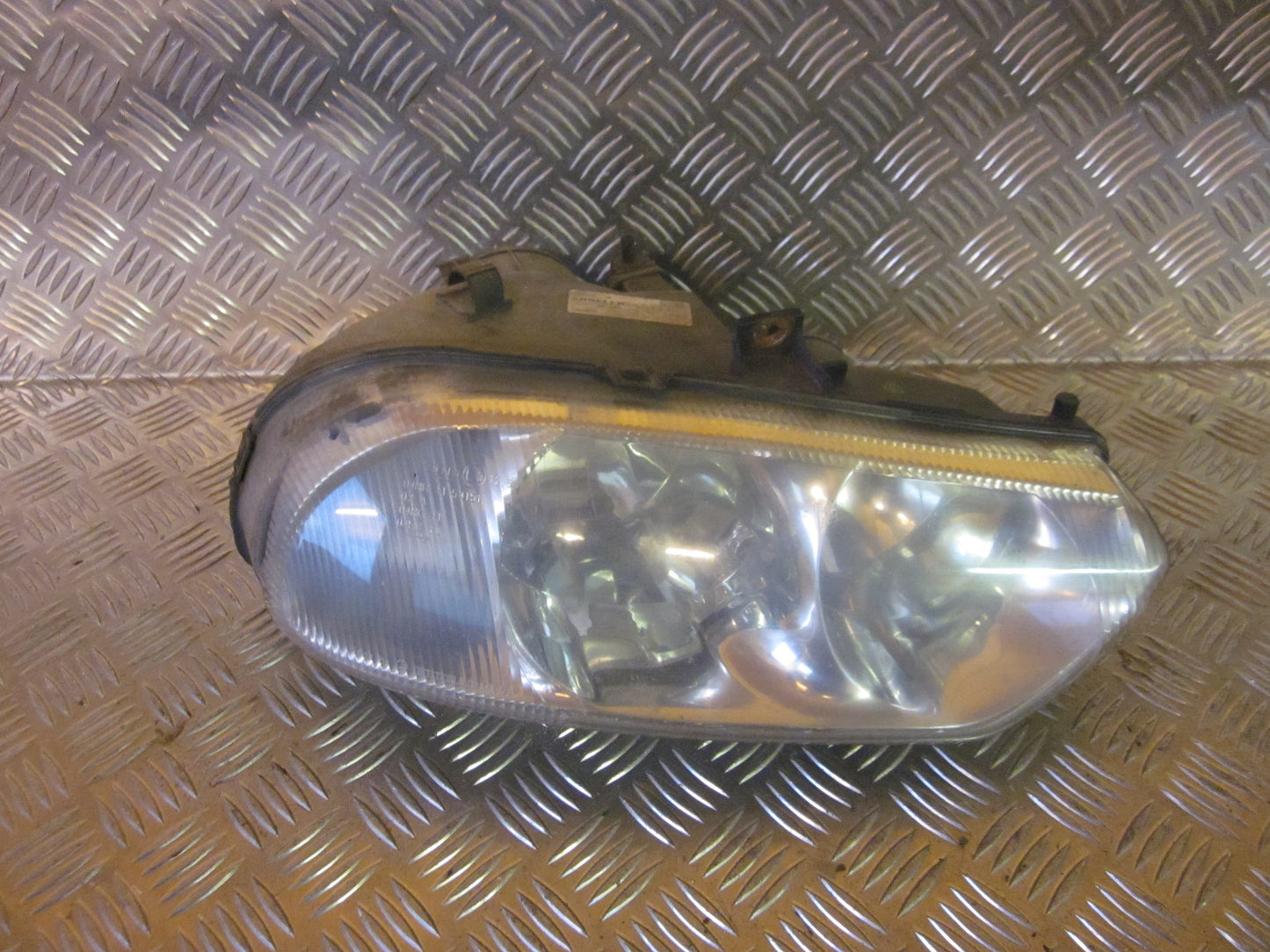 Alfa Romeo 156 Forlygte Med OEM Nr. Ophugger Fra Alfa Romeo Ophugger