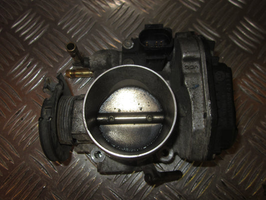 VW Bora 1J Spjældhus Med OEM Nr. APK06A133064H Fra VW Ophugger