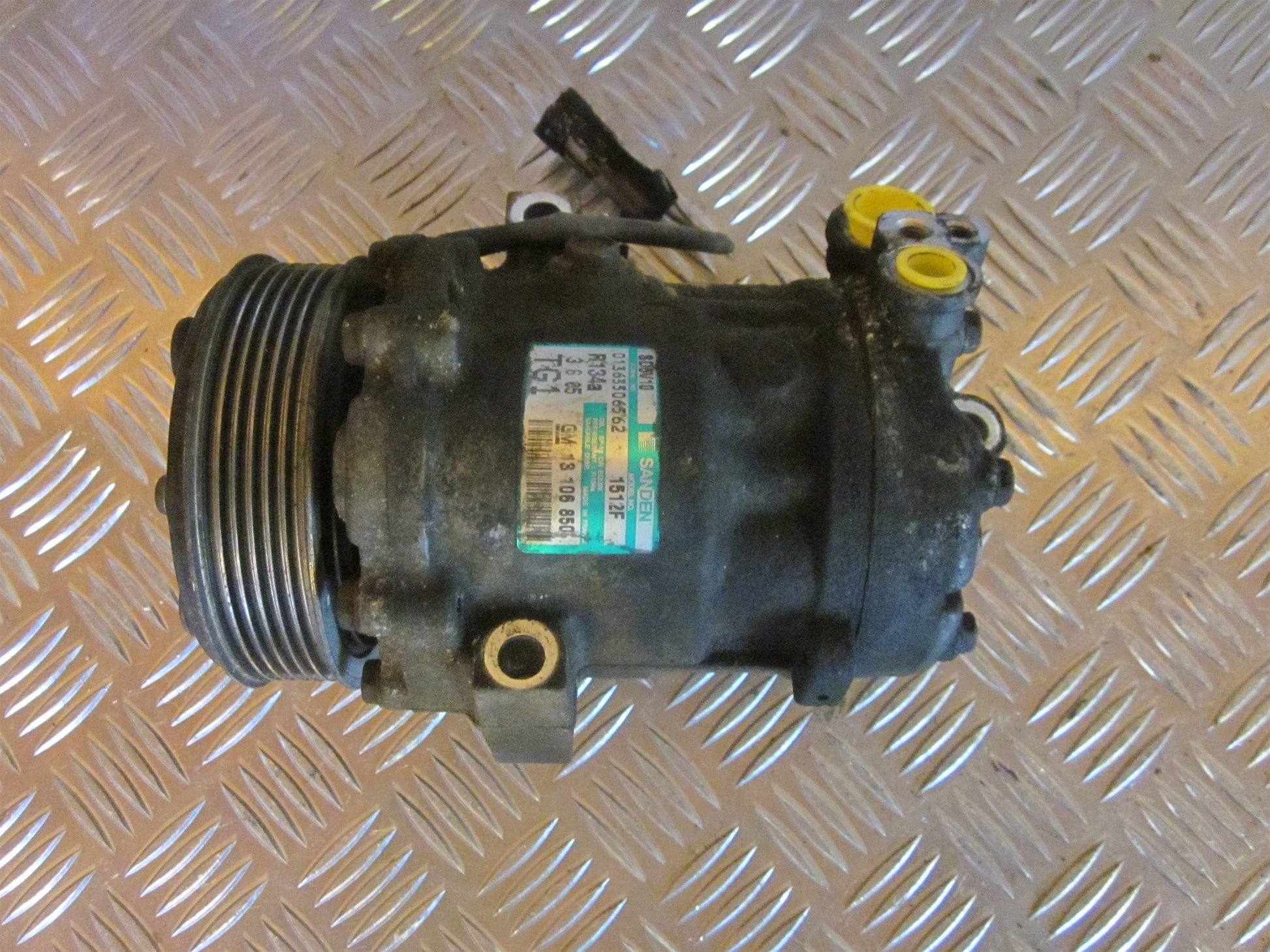 Opel Corsa C Aircondition Pumpe Med OEM Nr. Ophugger Fra Opel Ophugger