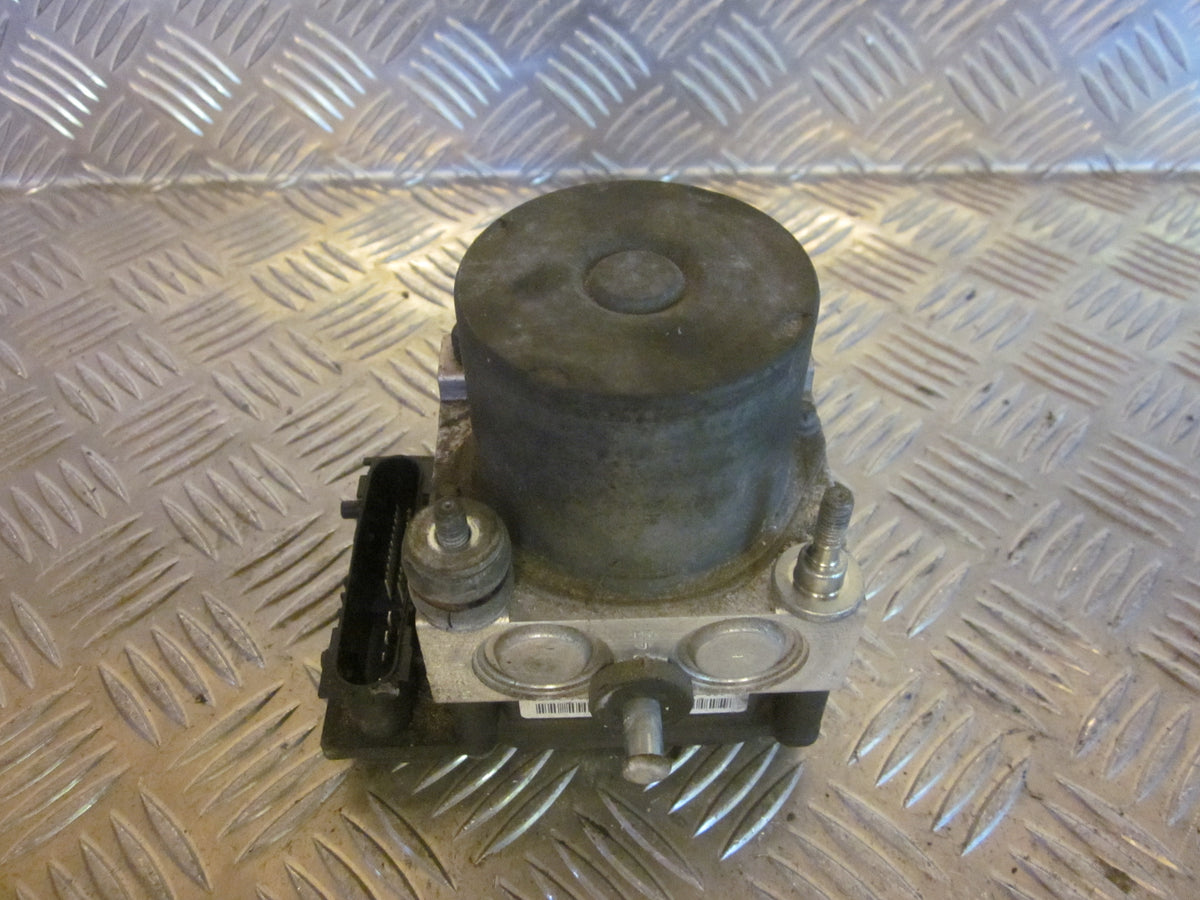 Opel Corsa C ABS Pumpe Med OEM Nr. 13182319 Fra Opel Ophugger