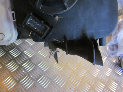 Opel Corsa C Forlygte Med OEM Nr. 13100535GG Fra Opel Ophugger