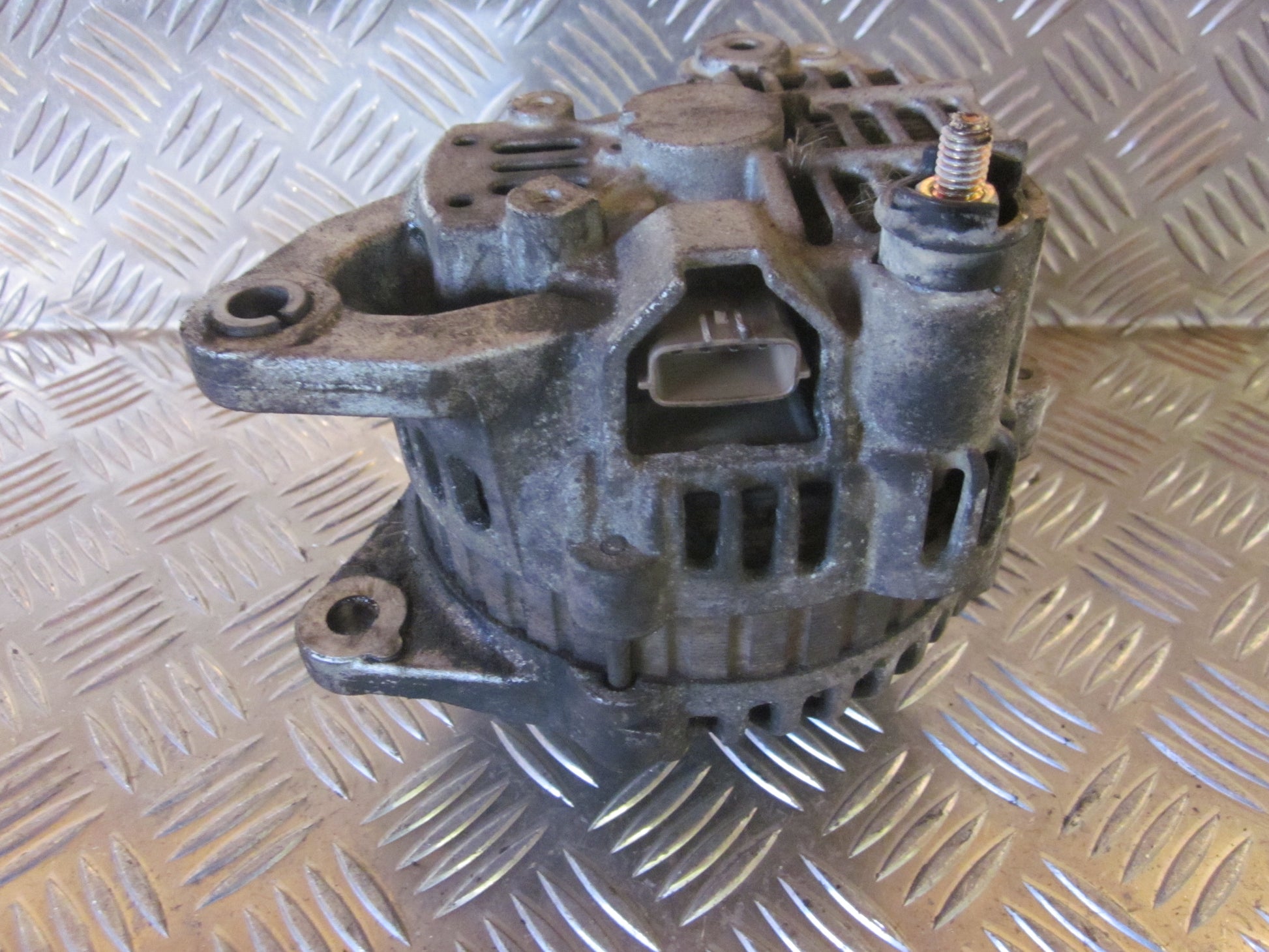 Mitsubishi Carisma Generator Med OEM Nr. A3TA5491 Fra Mitsubishi Ophugger