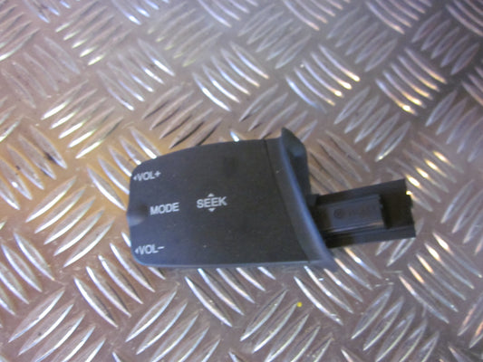 Ford Focus Radio Div. Tilbehør Med OEM Nr. Ophugger Fra Ford Ophugger