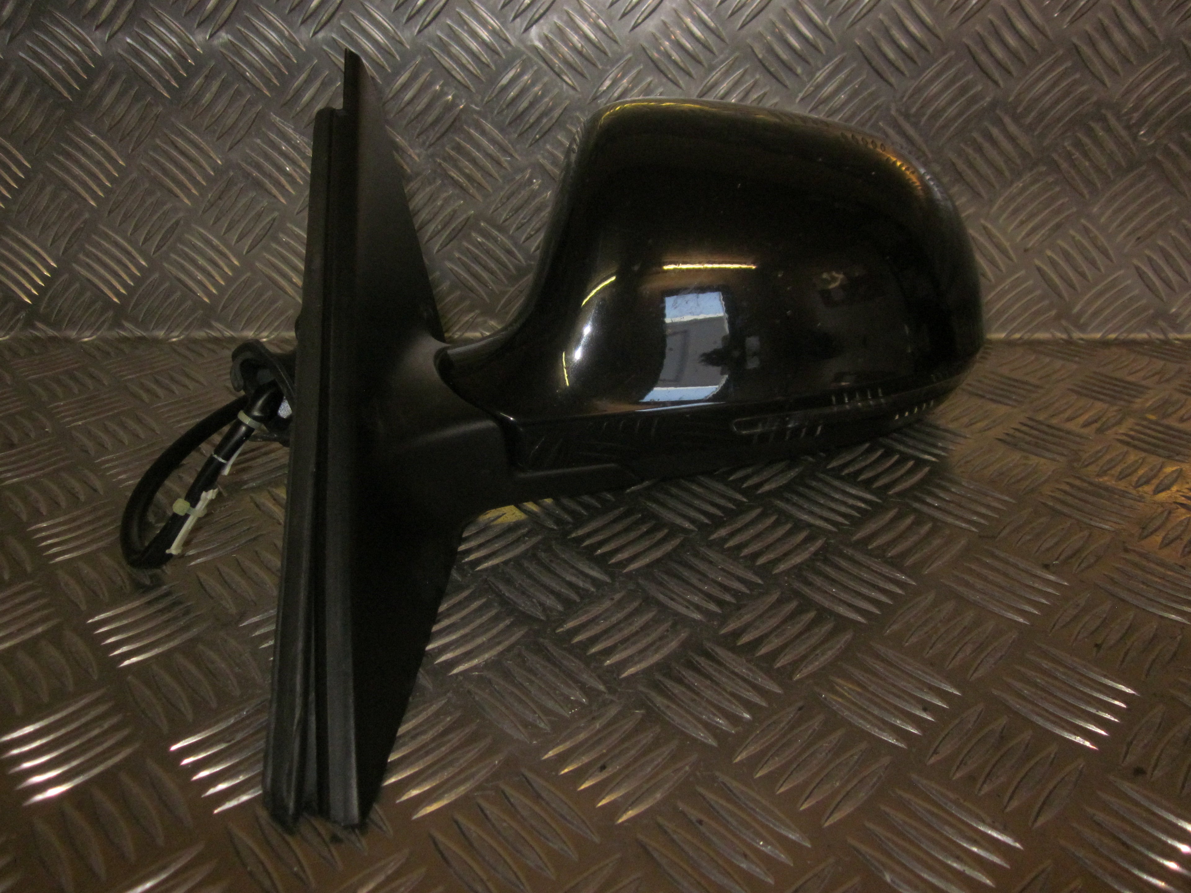 Audi A4 Sidespejl Med OEM Nr. Ophugger Fra Audi Ophugger