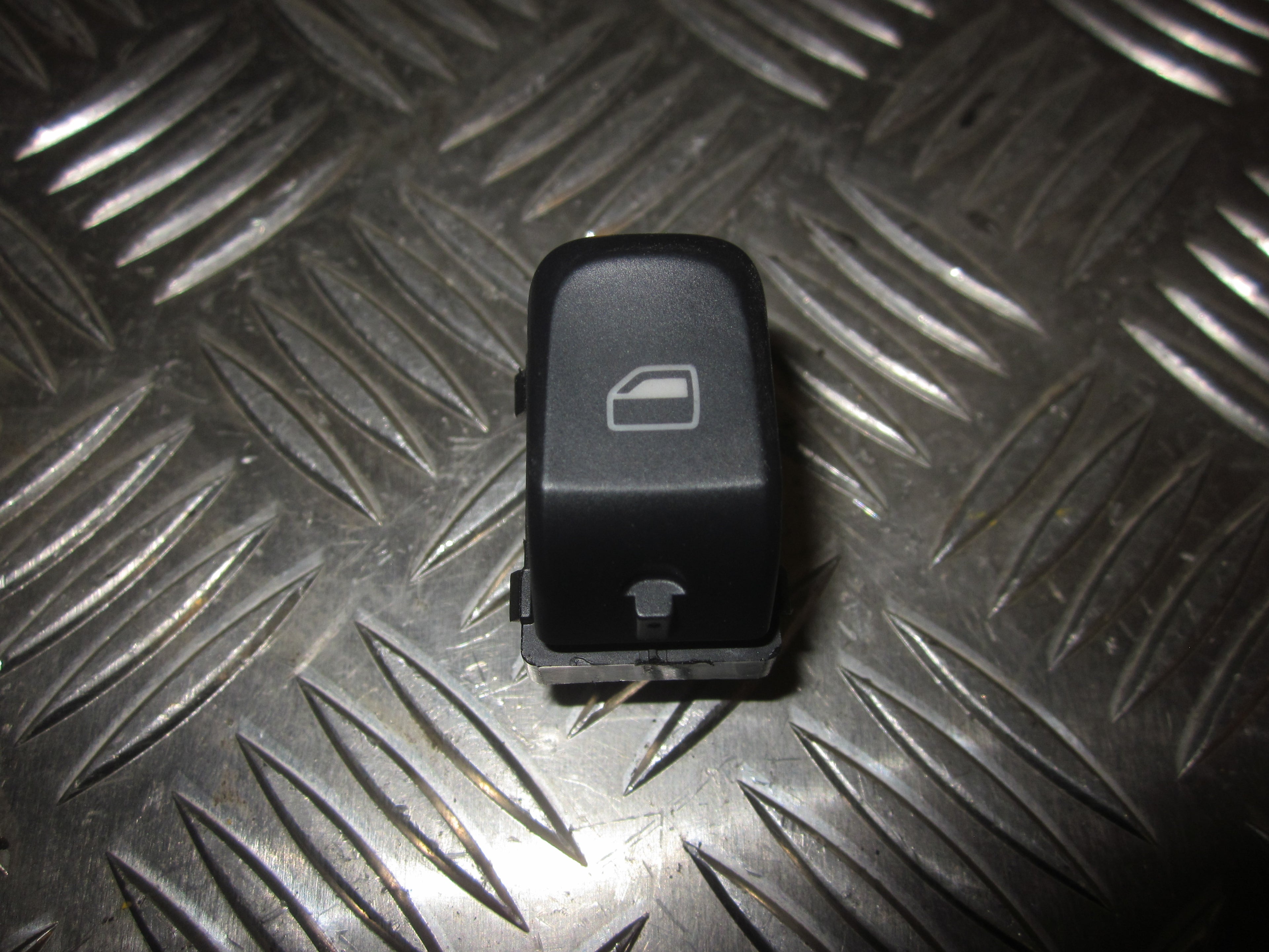 Audi A6 Kontakt Rudehejs Med OEM Nr. 8K0959855A Fra Audi Ophugger