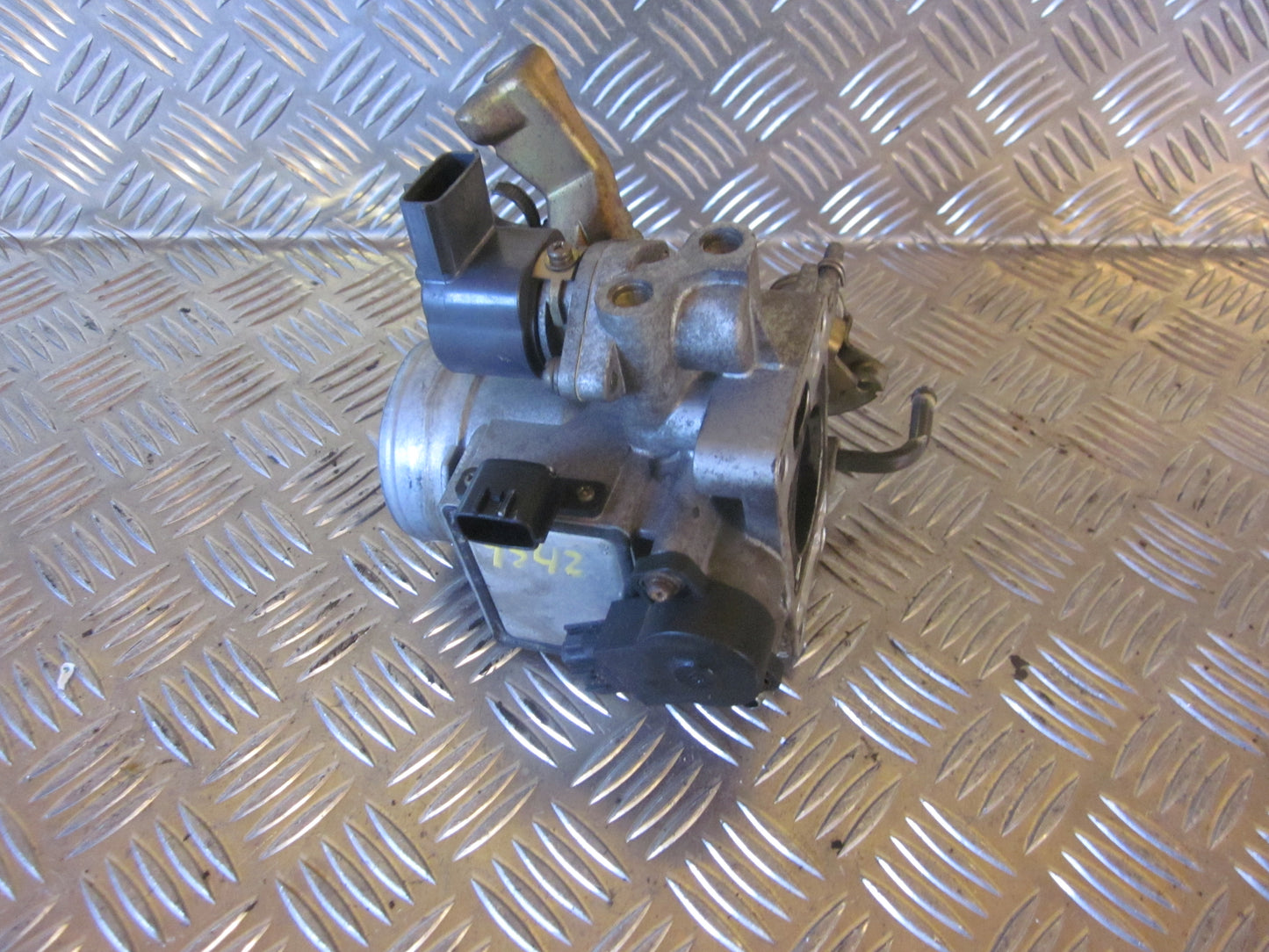 Nissan Micra K11 Spjældhus Med OEM Nr. Ophugger Fra Nissan Ophugger