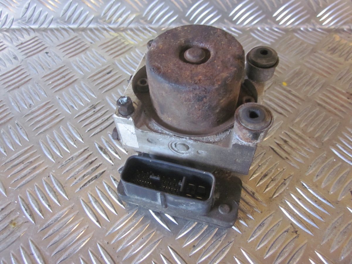 Mazda 323 F 5D Bj14 ABS Pumpe Med OEM Nr. BVEN437A0 Fra Mazda Ophugger