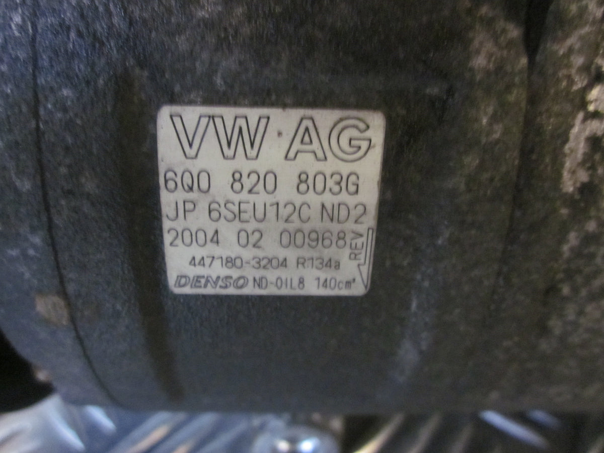 VW Polo 9N Aircondition Pumpe Med OEM Nr. 6Q0820803G Fra VW Ophugger