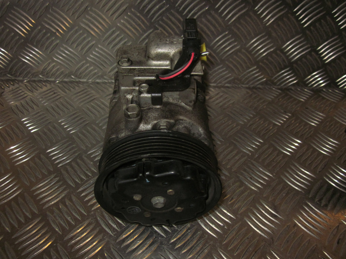 VW Polo 9N Aircondition Pumpe Med OEM Nr. 6Q0820803G Fra VW Ophugger