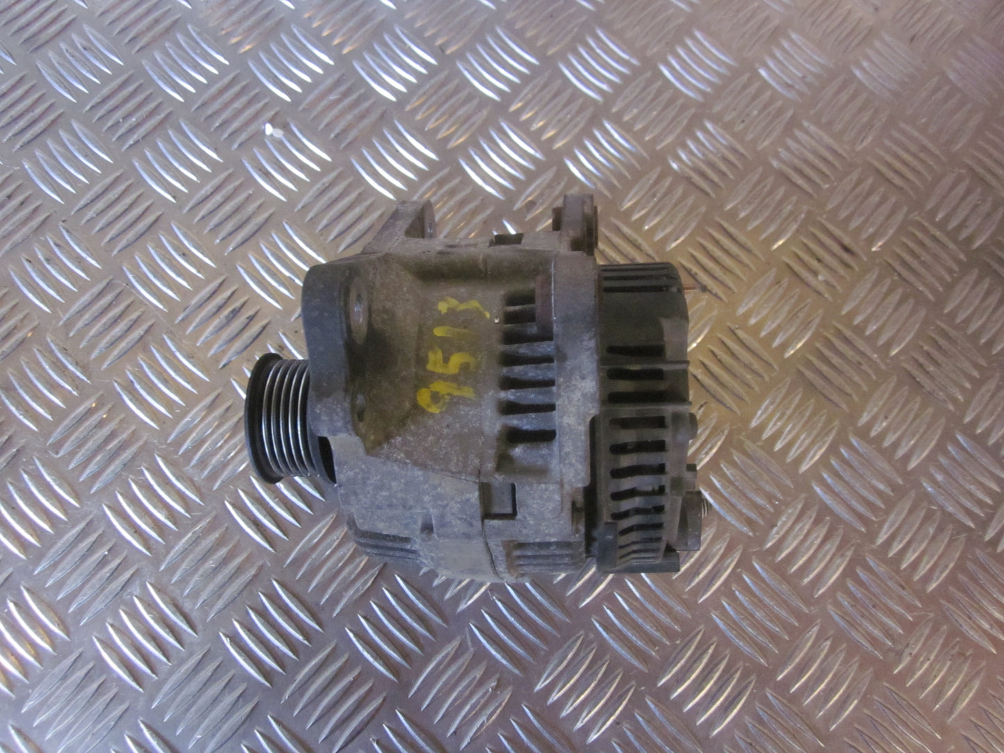 VW Polo 3 5D 6N Generator Med OEM Nr. 037903023Q Fra VW Ophugger