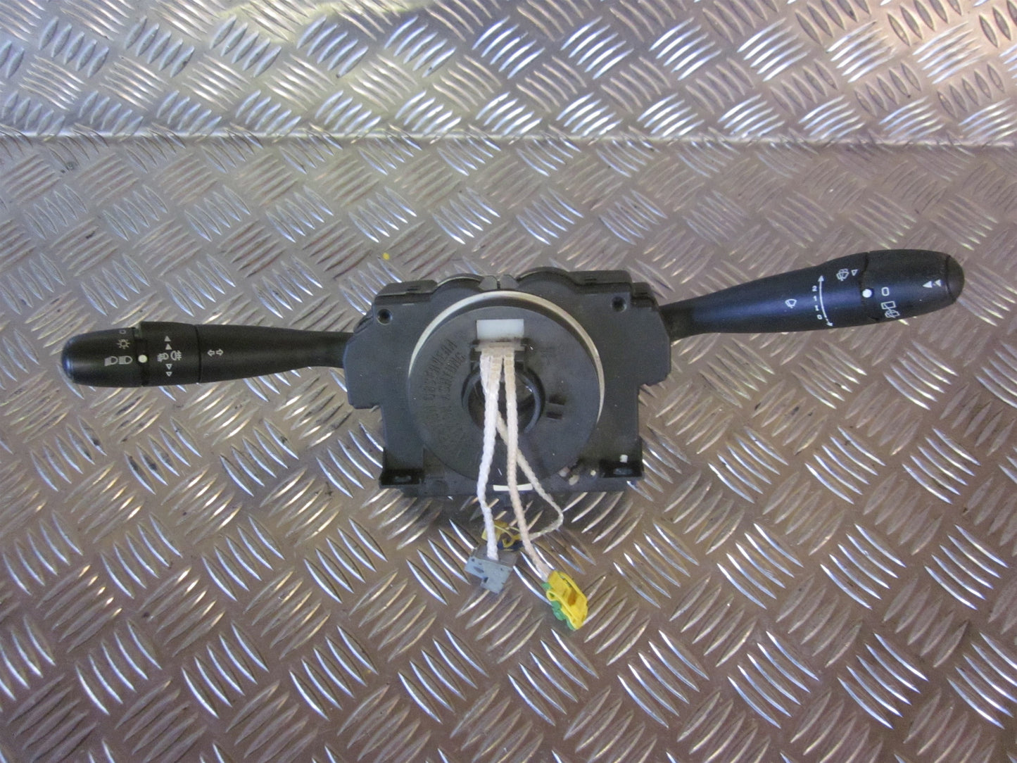 Peugeot 406 Kontakt Combi Med OEM Nr. Ophugger Fra Peugeot Ophugger