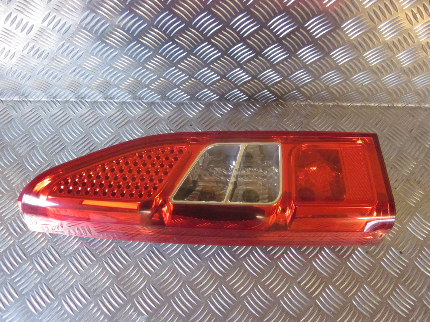 Peugeot Partner Baglygte Med OEM Nr. Ophugger Fra Peugeot Ophugger