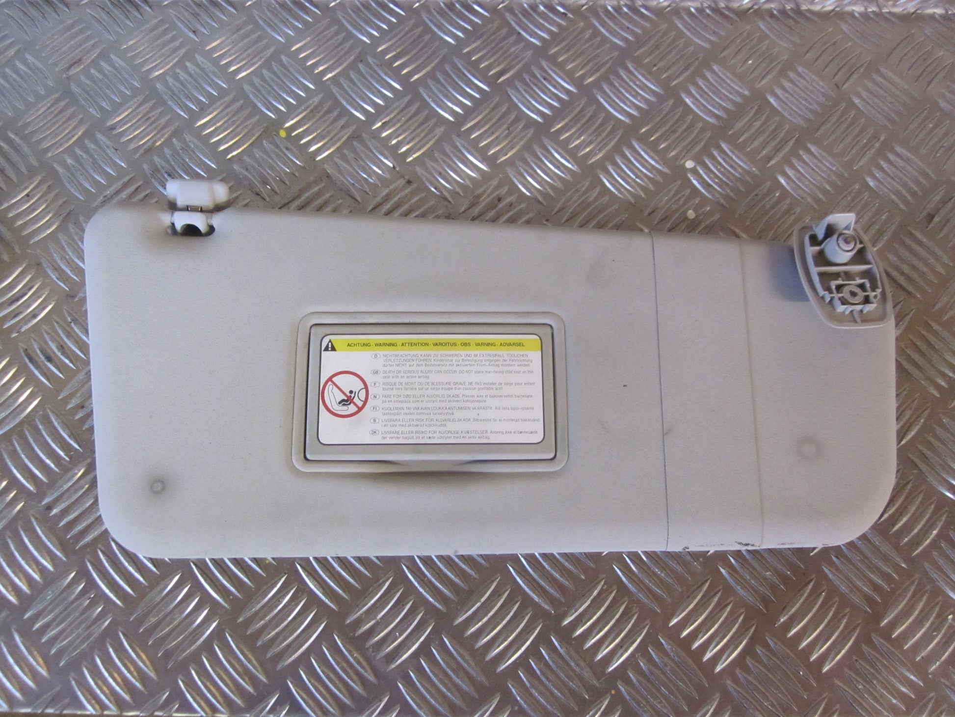 Peugeot Partner Solskærm Med OEM Nr. Ophugger Fra Peugeot Ophugger