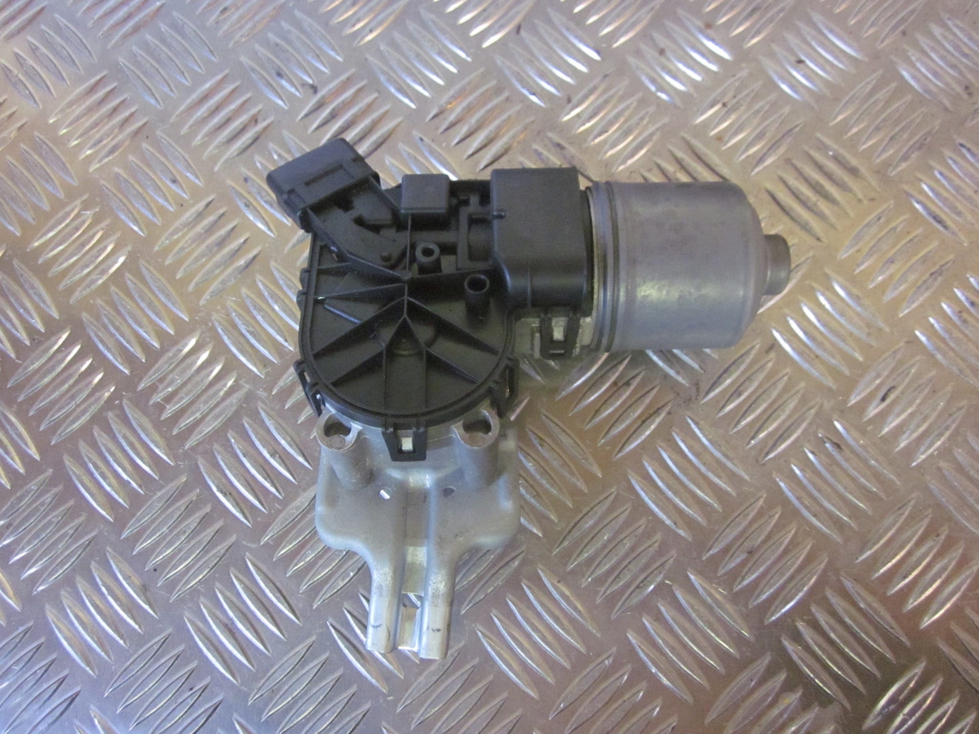 Peugeot Partner Viskermotor Med OEM Nr. Ophugger Fra Peugeot Ophugger