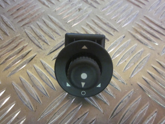 Peugeot Partner Kontakt Sidespejl Med OEM Nr. 185526 Fra Peugeot Ophugger