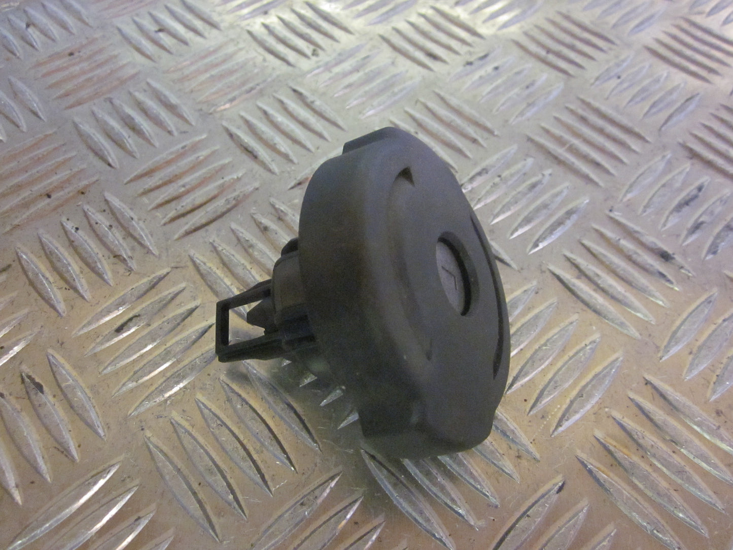 Peugeot Partner Tankdæksel / Tankprop Med OEM Nr. Ophugger Fra Peugeot Ophugger