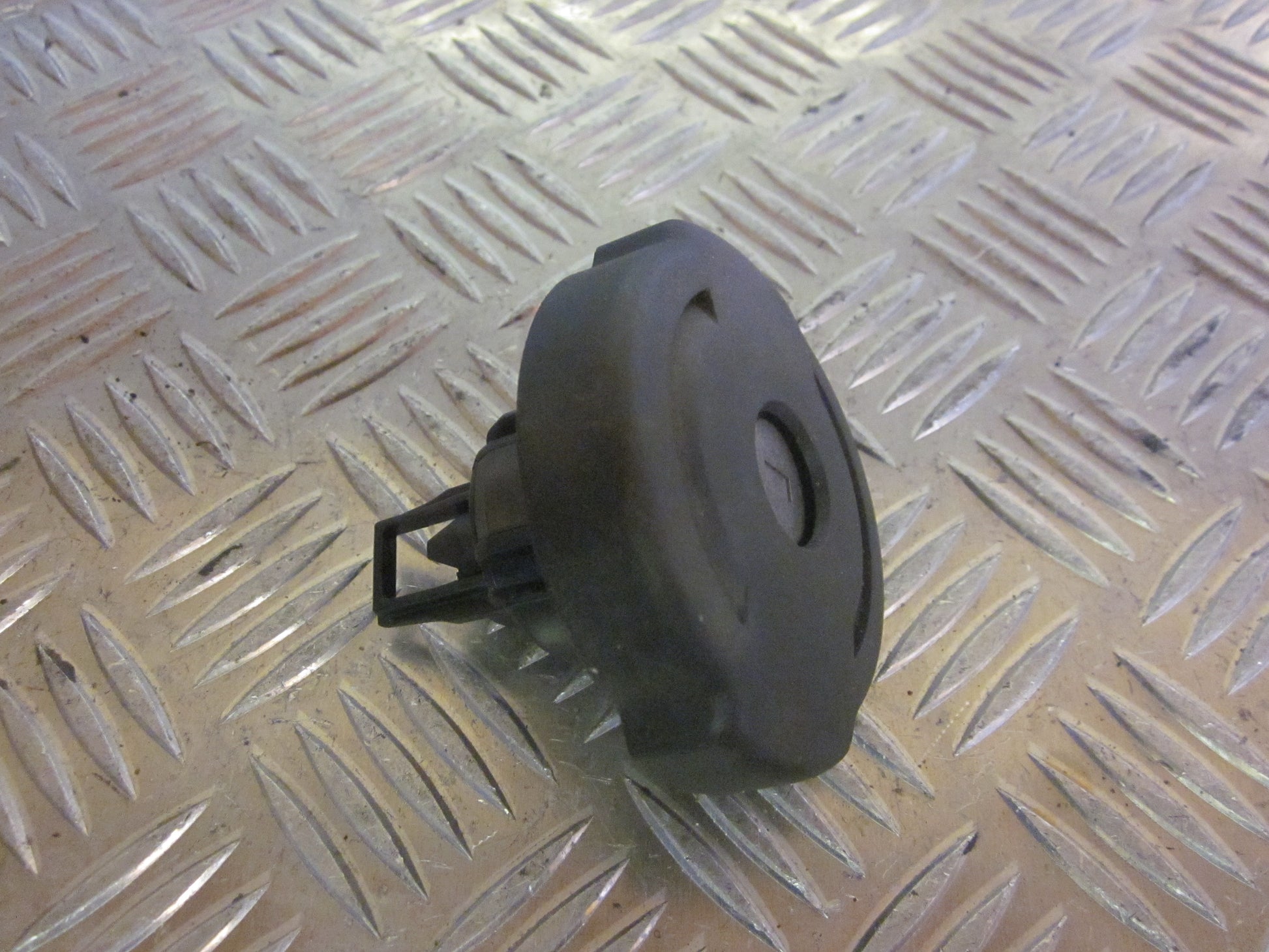 Peugeot Partner Tankdæksel / Tankprop Med OEM Nr. Ophugger Fra Peugeot Ophugger