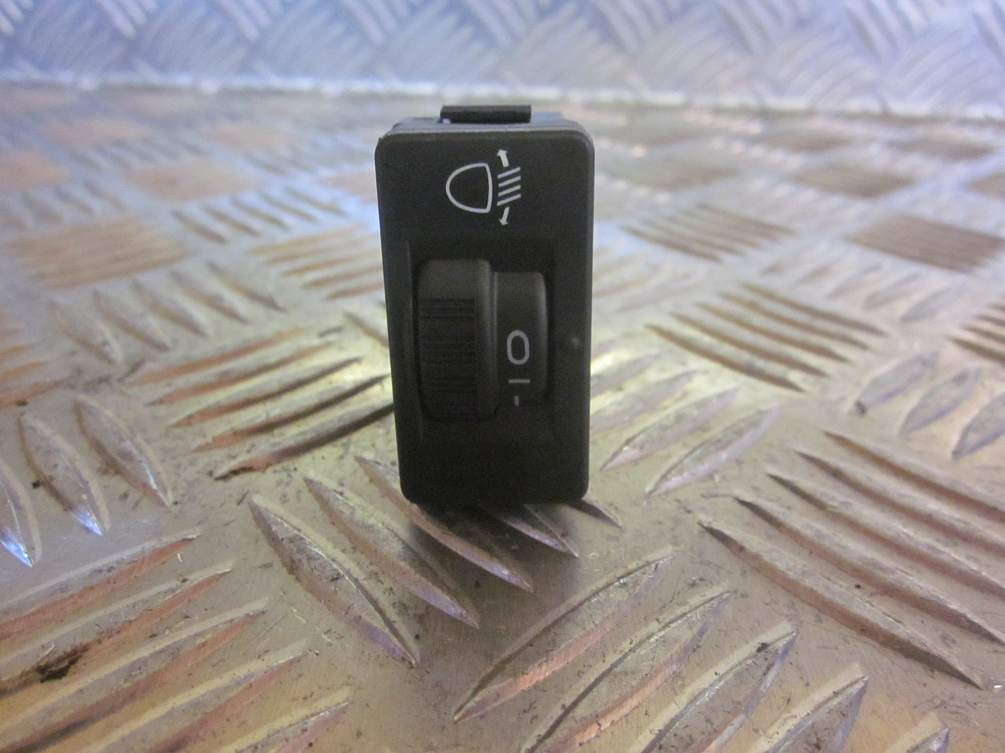 Peugeot Partner Kontakt Lygtejustering Med OEM Nr. Ophugger Fra Peugeot Ophugger