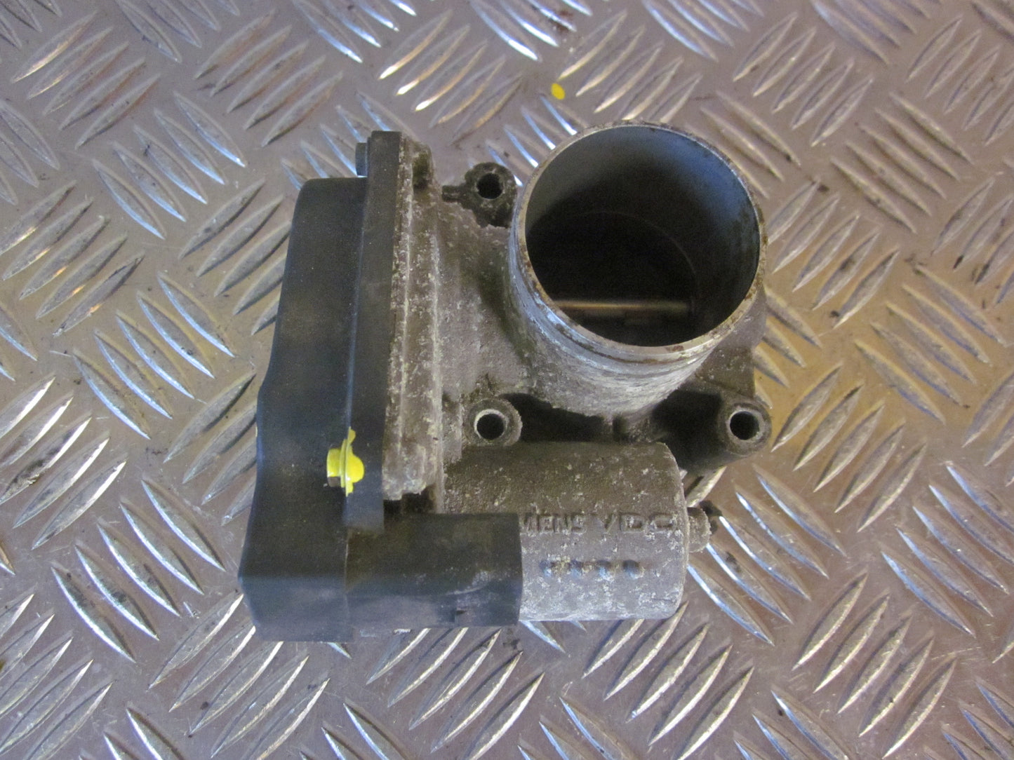 VW Fox 5Z Spjældhus Med OEM Nr. 03D133062E Fra VW Ophugger