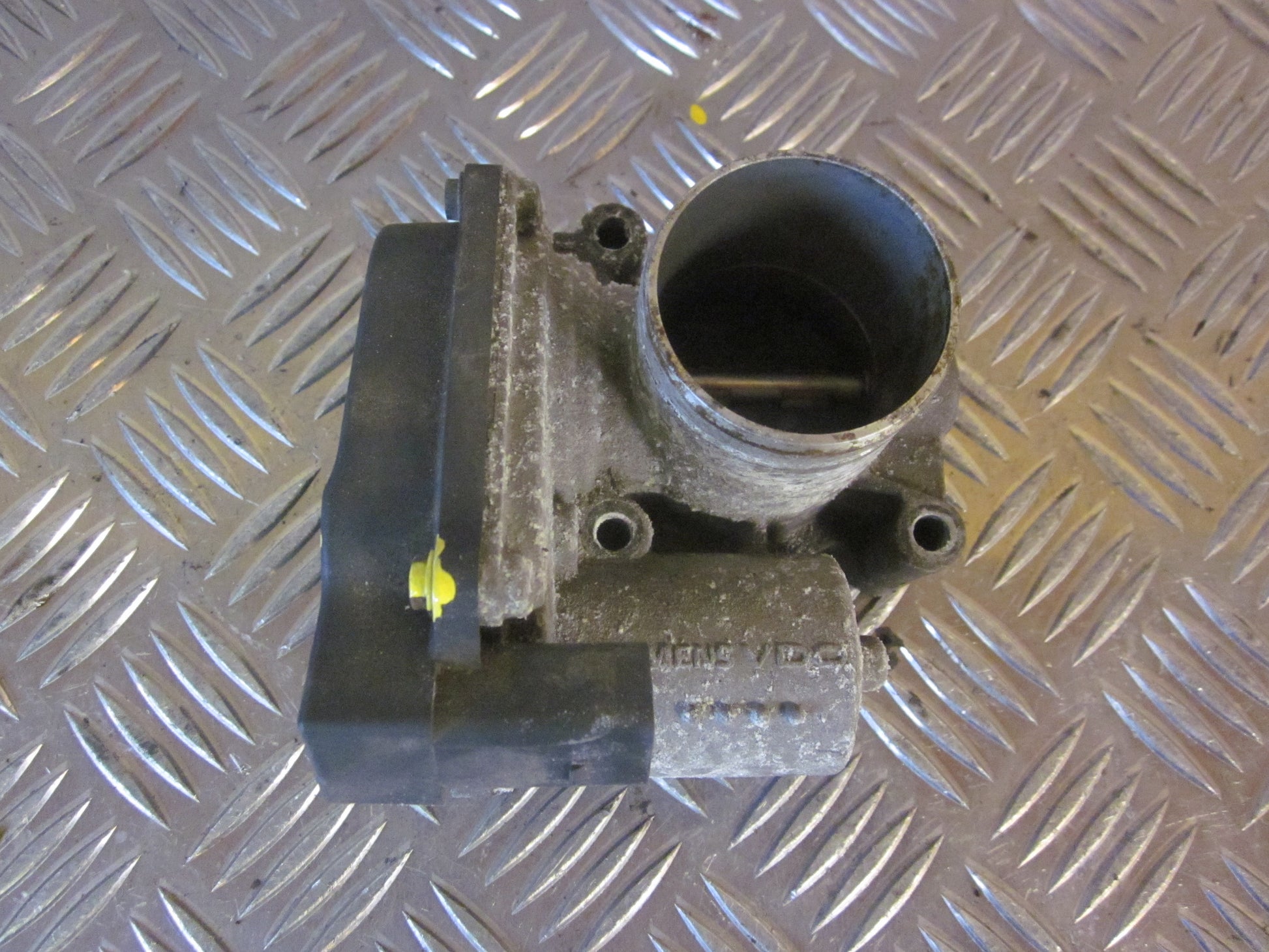 VW Fox 5Z Spjældhus Med OEM Nr. 03D133062E Fra VW Ophugger