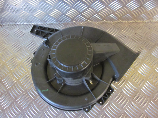 VW Fox 5Z Varmeblæser Med OEM Nr. 6Q1819015G Fra VW Ophugger