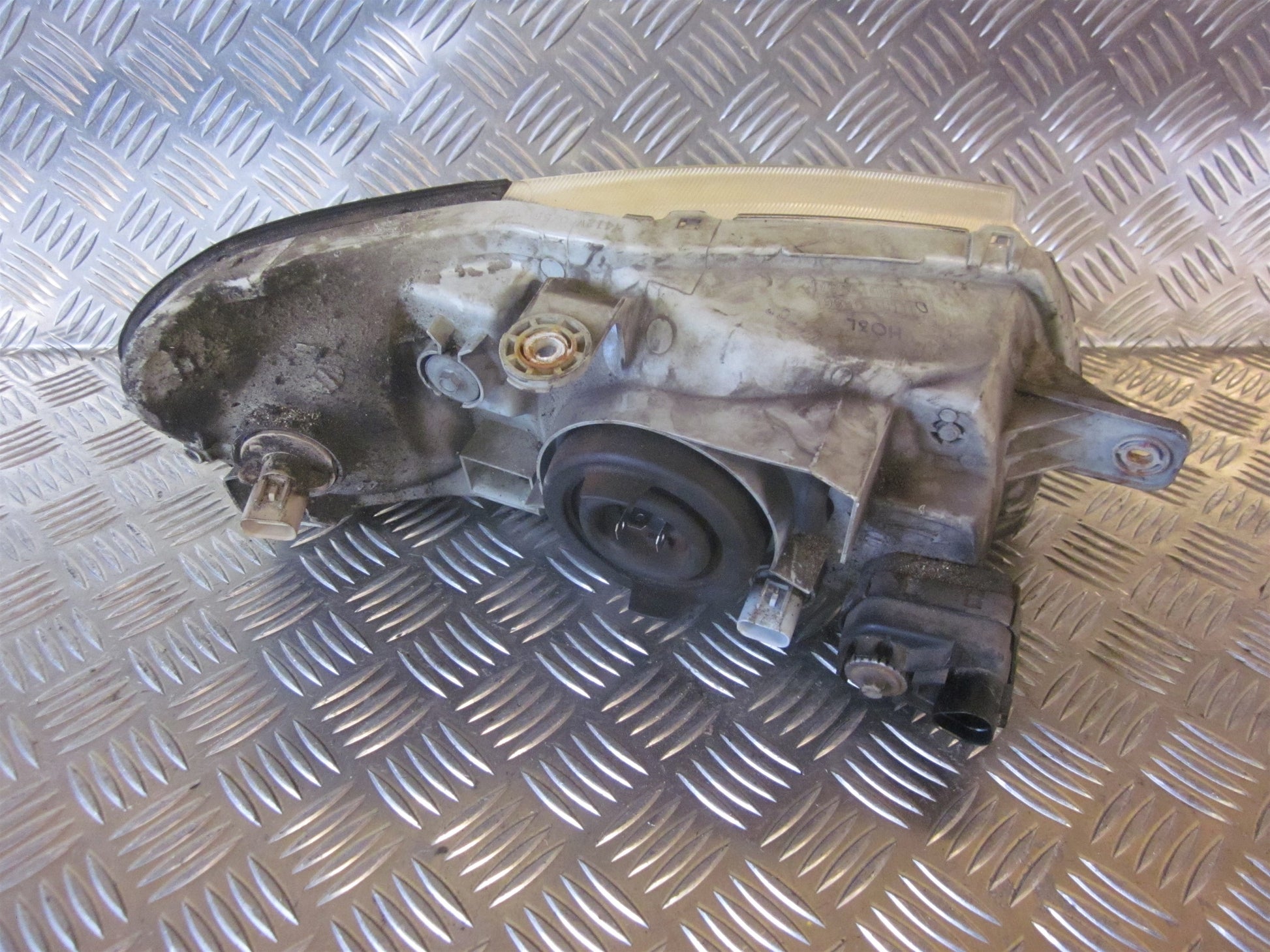 Hyundai Accent Forlygte Med OEM Nr. 9210125020 Fra Hyundai Ophugger