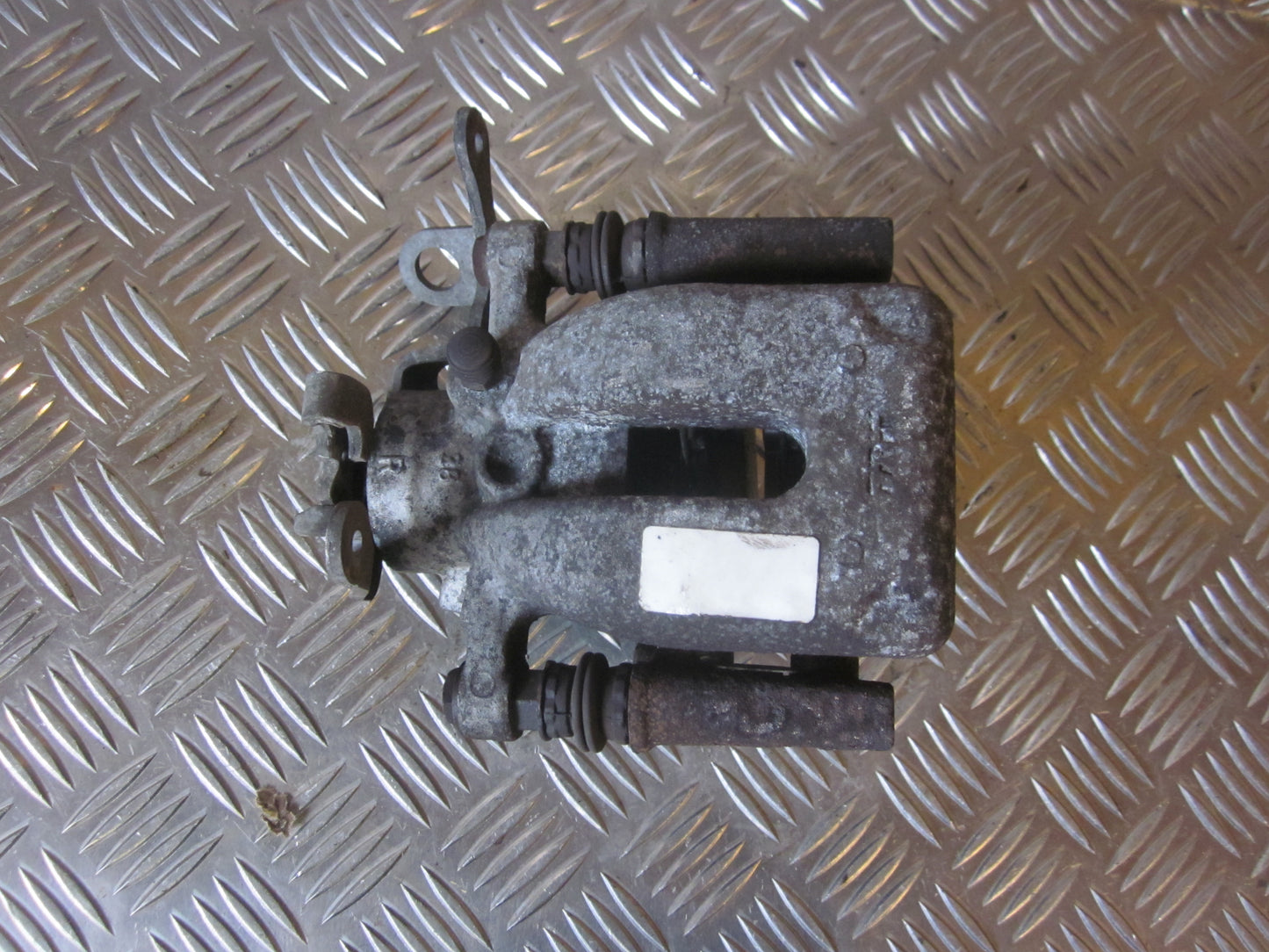 Peugeot Partner Bremsekaliber HB Med OEM Nr. Ophugger Fra Peugeot Ophugger