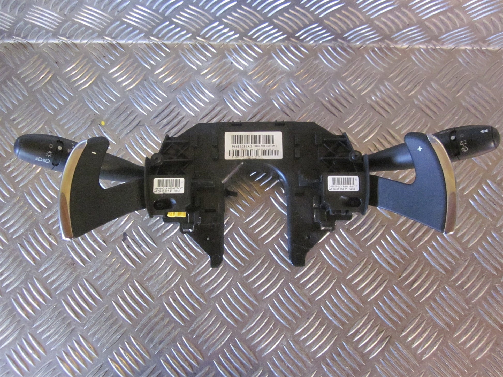 Citroen C4 Kontakt Combi Med OEM Nr. Ophugger Fra Citroen Ophugger