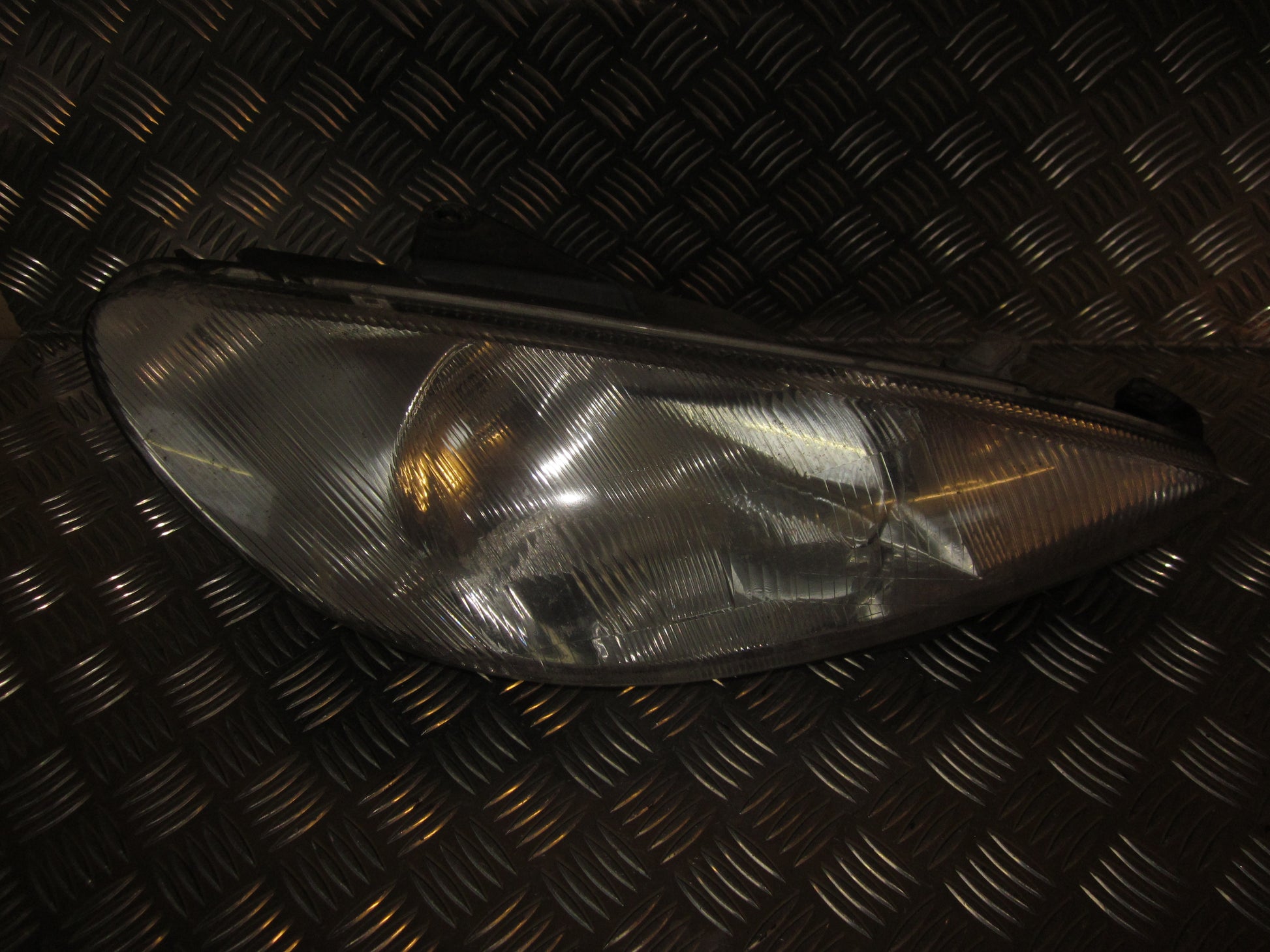 Peugeot 206 Forlygte Med OEM Nr. Ophugger Fra Peugeot Ophugger